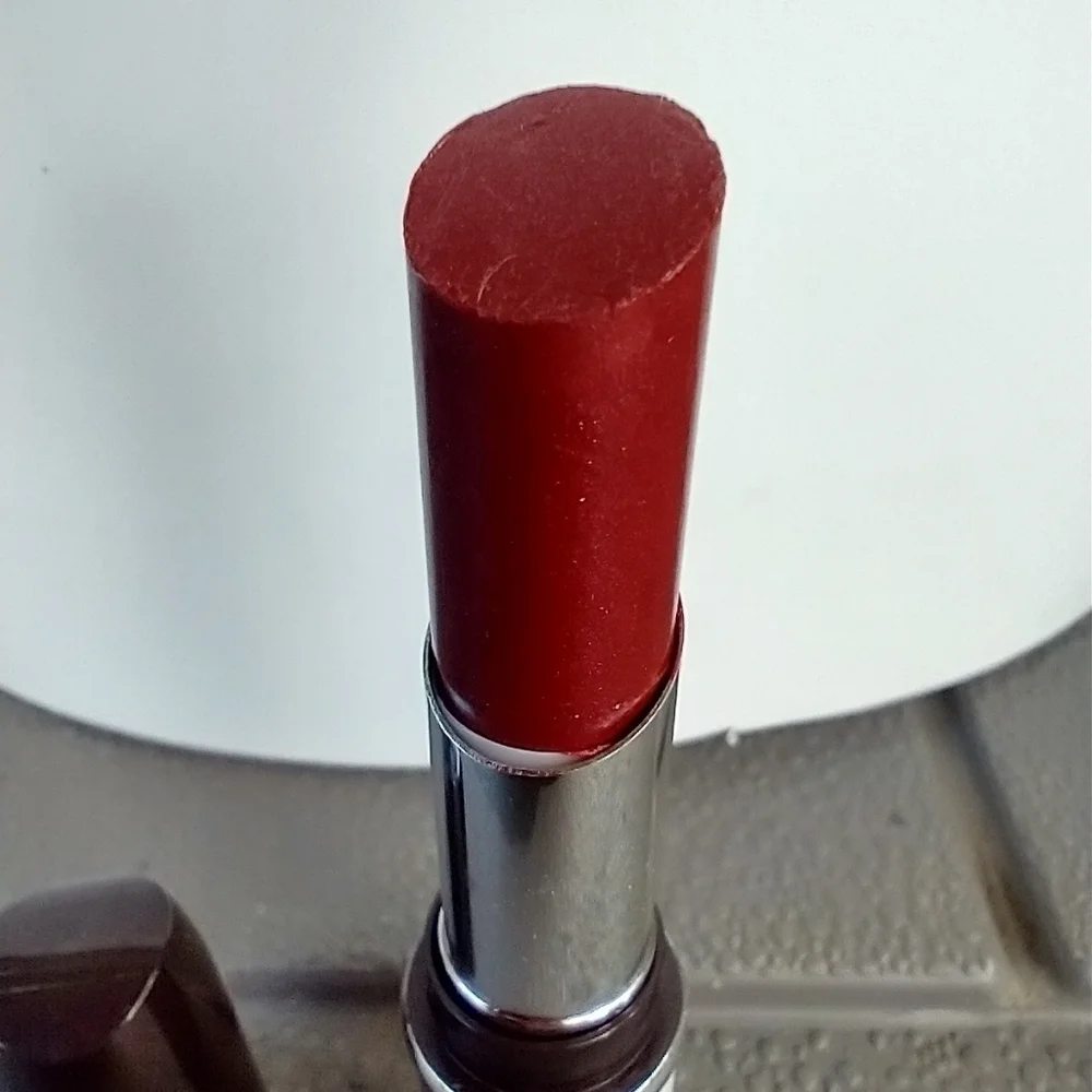 Volume xl seduction plumping lip color 520 crimson